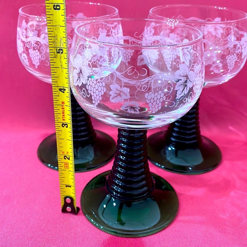 German Wine Glasses Beehive Stemmed Drinking Glasses 200ml Set of 3 - W1075